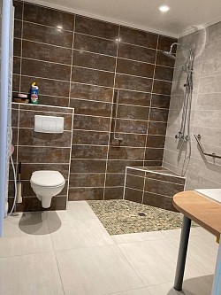 Salle de bain PMR Gîte La Meusienne à Belleray