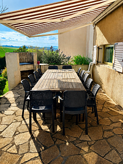 Terrasse du haut barbecue Gîte La Meusienne à Belleray