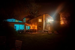 Vue nocturne sur le gîte Gîte La Meusienne à Belleray